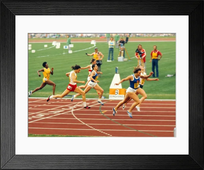 Framed Print : East Germanys Renate Stecher wins 200m gold at the 1972 Munich Olympics