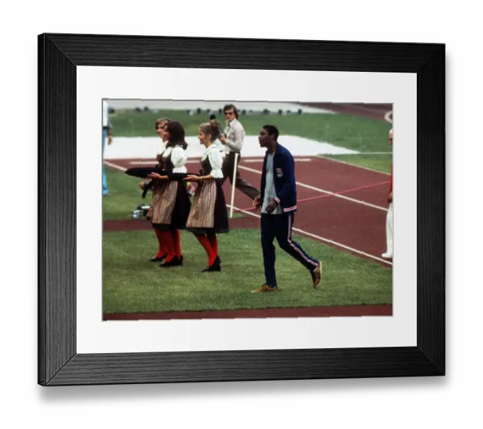Framed Print : Vince Matthews casually swings his 400m Olympic gold medal after the ceremony in 1972 Framed Print : Vince Matthews casually swings his 400m Olympic gold medal after the ceremony in 1972