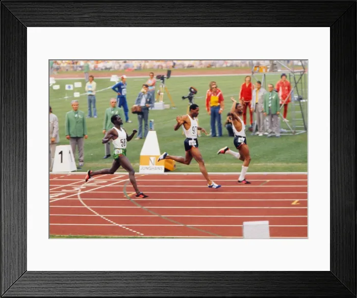 Framed Print : Vince Matthews win the 400m at the 1972 Munich Olympics Framed Print : Vince Matthews win the 400m at the 1972 Munich Olympics