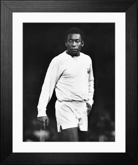 Framed Print : Pele plays for Santos against Fulham Framed Print : Pele plays for Santos against Fulham