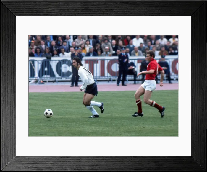 Framed Print : Gerd Muller on the ball in the final of Euro 72 Framed Print : Gerd Muller on the ball in the final of Euro 72