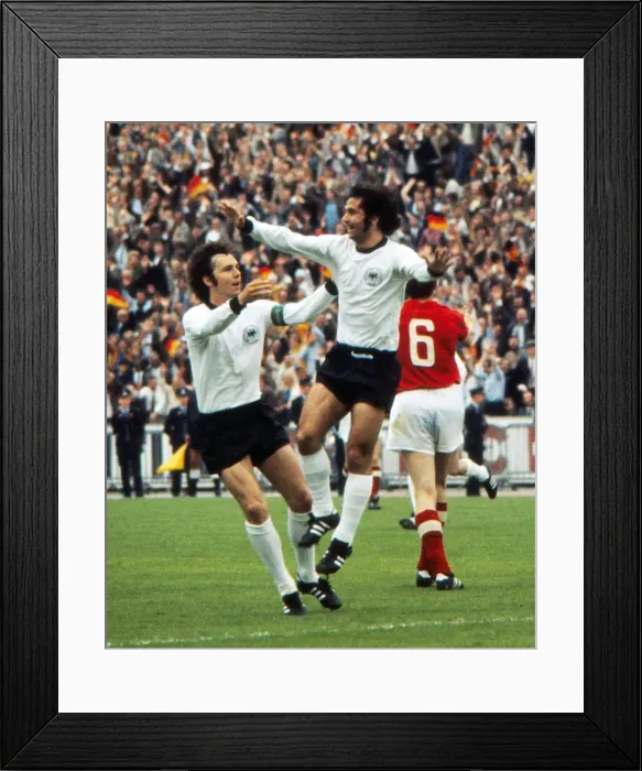 Framed Print : Gerd Muller celebrates his goal with Franz Beckenbauer in the final of Euro 72