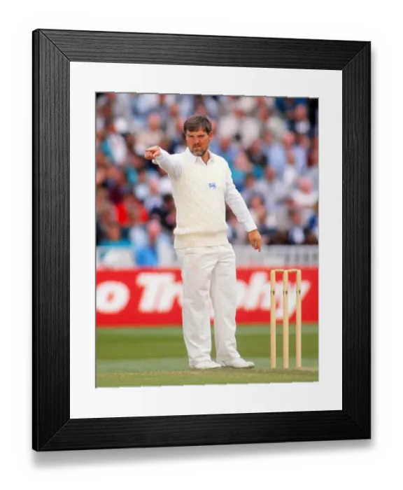 Framed Print : Mike Gatting organises his field in 1988 Framed Print : Mike Gatting organises his field in 1988