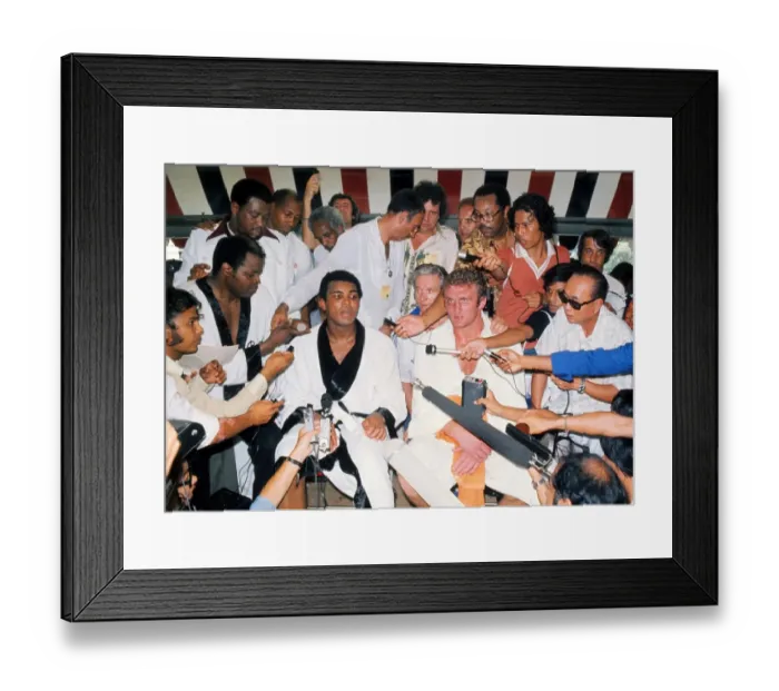 Framed Print : Muhammad Ali and Joe Bugner at the press conference after their second fight, in 1975 Framed Print : Muhammad Ali and Joe Bugner at the press conference after their second fight, in 1975