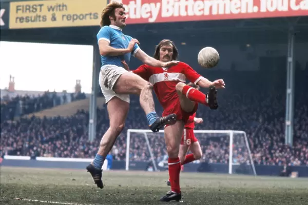 Terry Cooper and Rodney Marsh clash in 1974  /  5