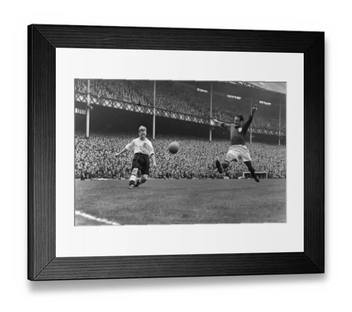 Framed Print : Englands Tom Finney crosses against Portugal in 1951 Framed Print : Englands Tom Finney crosses against Portugal in 1951