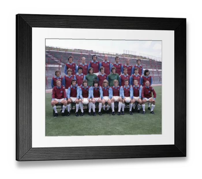 Framed Print : Aston Villa Full Squad - 1971 / 2 Framed Print : Aston Villa Full Squad - 1971 / 2