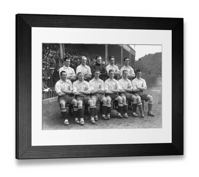 Framed Print : The England team that faced Scotland in the 1922 British Home Championship Framed Print : The England team that faced Scotland in the 1922 British Home Championship