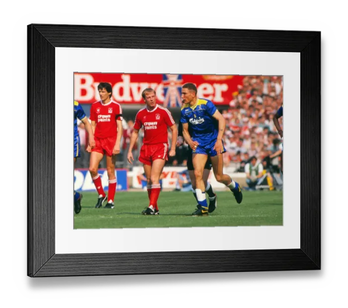 Framed Print : Wimbledons Vinnie Jones and Liverpools Steve McMahon during the 1988 FA Cup Final Framed Print : Wimbledons Vinnie Jones and Liverpools Steve McMahon during the 1988 FA Cup Final