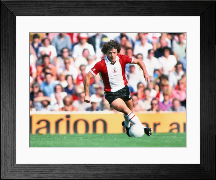 Framed Print : Kevin Keegan on the ball for Southampton Framed Print : Kevin Keegan on the ball for Southampton