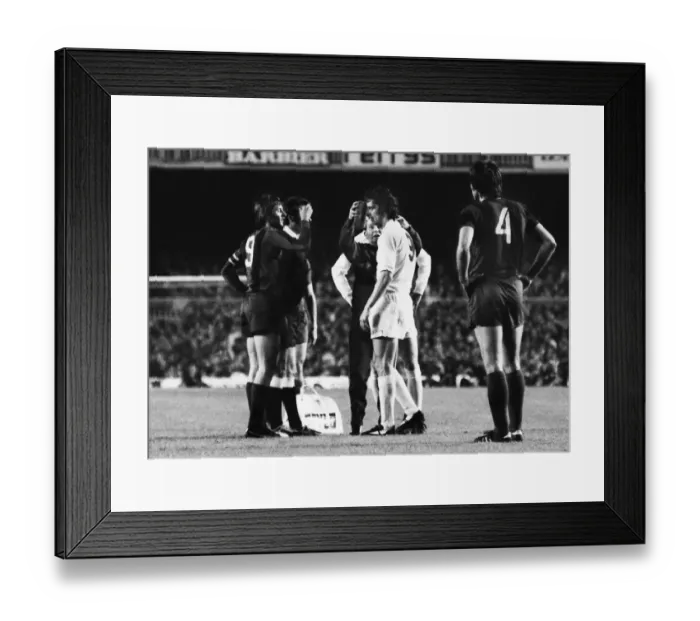 Framed Print : Joe Jordan recieves treatment for his cut head at the Nou Camp during the 1975 European Cup semi-final Framed Print : Joe Jordan recieves treatment for his cut head at the Nou Camp during the 1975 European Cup semi-final
