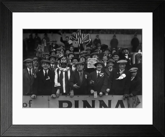 Framed Print : Newcastle United fans at the 1924 FA Cup semi-final Framed Print : Newcastle United fans at the 1924 FA Cup semi-final
