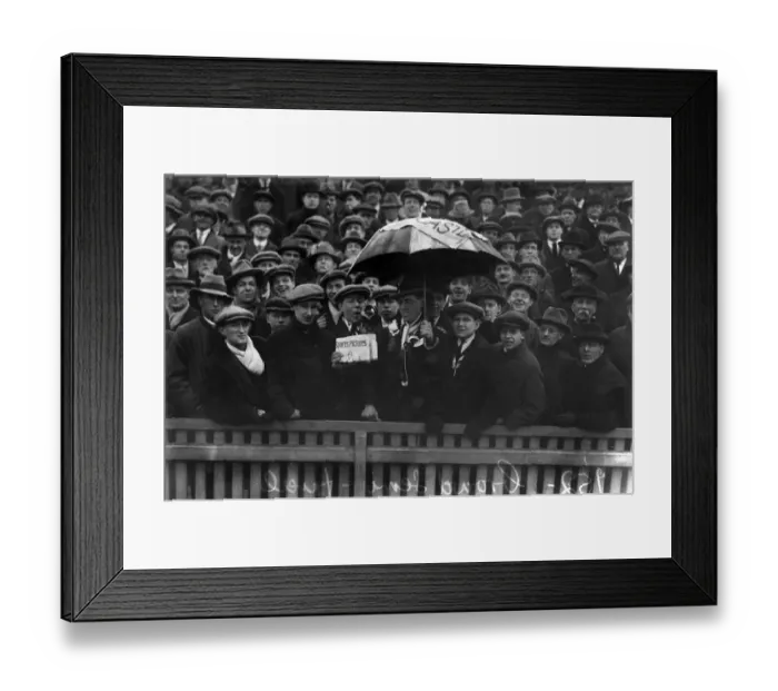 Framed Print : Newcastle United fans at the 1924 FA Cup semi-final Framed Print : Newcastle United fans at the 1924 FA Cup semi-final