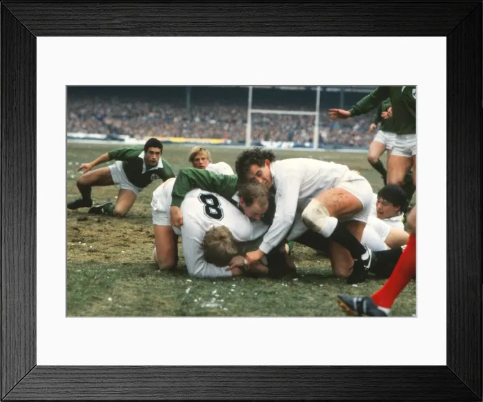 Framed Print : Irelands Trevor Ringland scores against England - 1986 Five Nations Championship Framed Print : Irelands Trevor Ringland scores against England - 1986 Five Nations Championship