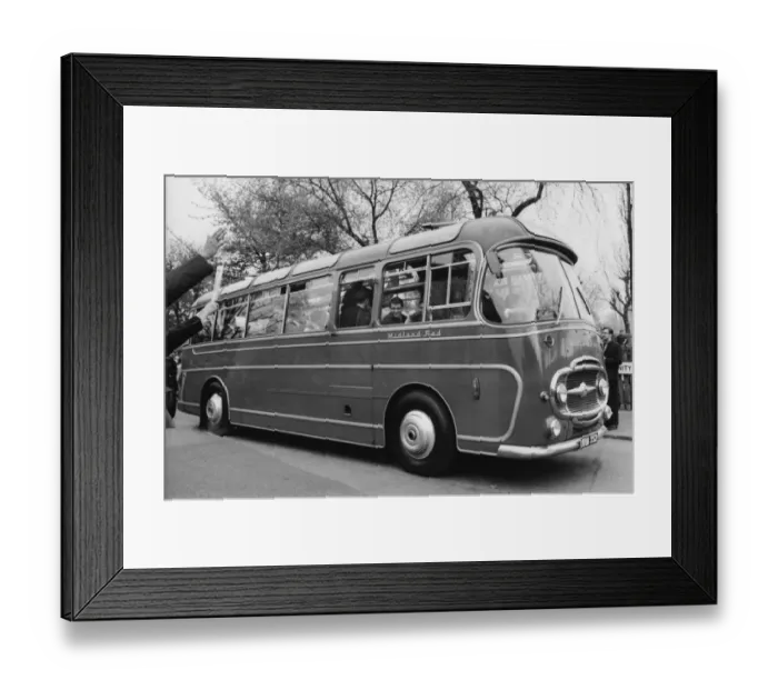 Framed Print : The Chelsea team coach arrives at Villa Park for the 1967 FA Cup semi-final Framed Print : The Chelsea team coach arrives at Villa Park for the 1967 FA Cup semi-final