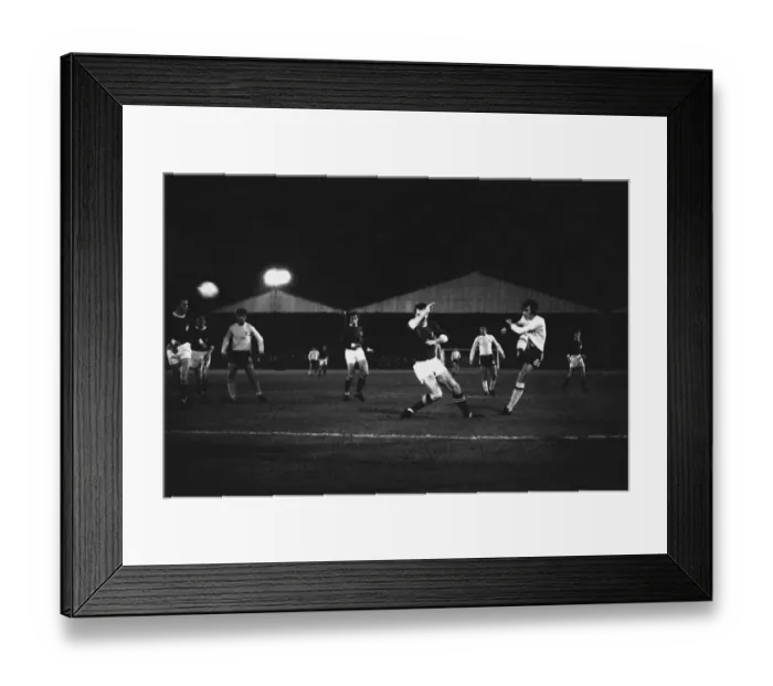 Framed Print : Chelseas Alan Hudson shoots at Brunton Park