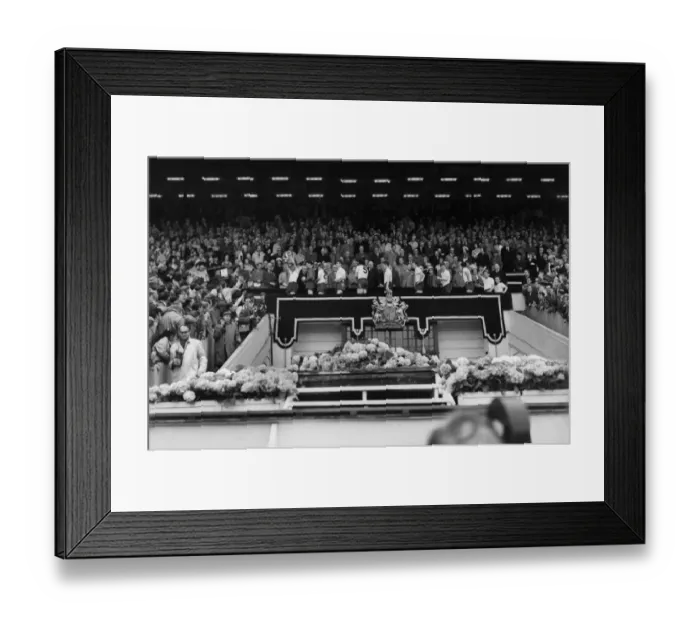 Framed Print : Tottenham Hotspur captain Danny Blanchflower on the Wembley steps after the 1962 FA Cup Final Framed Print : Tottenham Hotspur captain Danny Blanchflower on the Wembley steps after the 1962 FA Cup Final