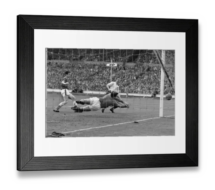 Framed Print : 1961 FA Cup Final: Spurs 2 Leicester 0 Framed Print : 1961 FA Cup Final: Spurs 2 Leicester 0