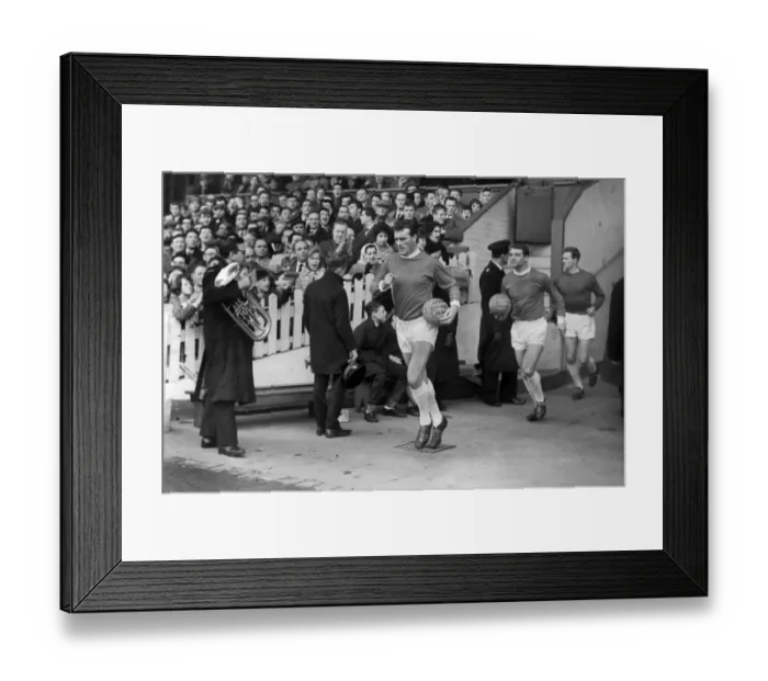 Framed Print : Noel Cantwell leads out Manchester United during the 1963 FA Cup