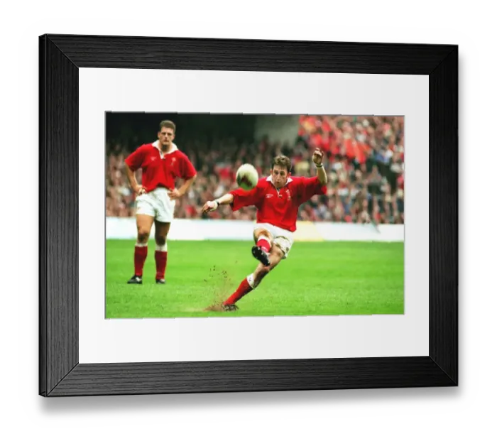 Framed Print : Jonathan Davies kicks at goal during his final appearance for Wales Framed Print : Jonathan Davies kicks at goal during his final appearance for Wales