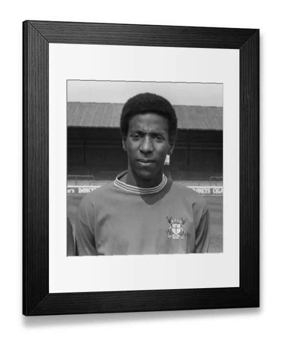 Framed Print : Viv Anderson - Nottingham Forest Framed Print : Viv Anderson - Nottingham Forest