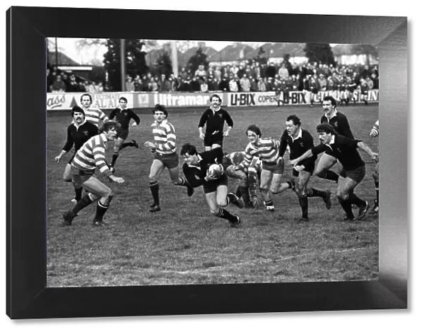 Huw Davies scores for Wasps in the 1985 John Player Cup