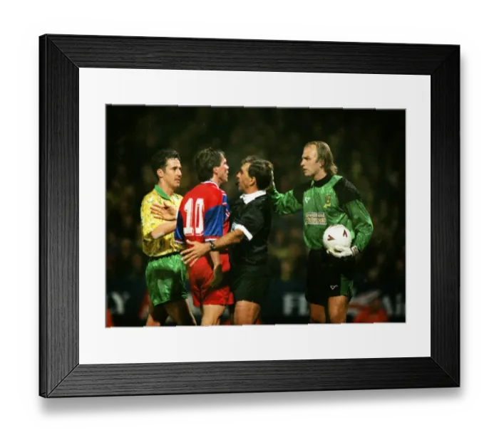 Framed Print : Bayerns Lothar Matthaeus and Norwich goalkeeper Bryan Gunn are separated at Carrow Road Framed Print : Bayerns Lothar Matthaeus and Norwich goalkeeper Bryan Gunn are separated at Carrow Road