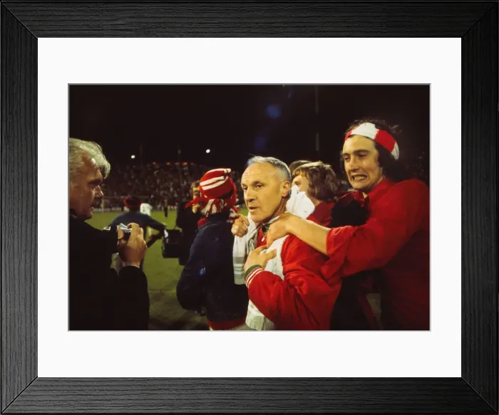 Framed Print : Liverpool manager Bill Shankly celebrates victory in the 1973 UEFA Cup Final Framed Print : Liverpool manager Bill Shankly celebrates victory in the 1973 UEFA Cup Final