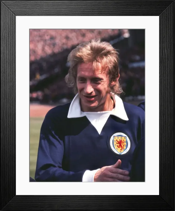 Framed Print : Scotlands Denis Law - 1972 British Home Championship Framed Print : Scotlands Denis Law - 1972 British Home Championship