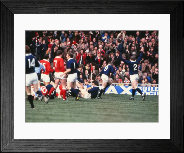 Framed Print : Scotlands Jim Calder scores his famous try against Wales in the 1982 Five Nations Championship Framed Print : Scotlands Jim Calder scores his famous try against Wales in the 1982 Five Nations Championship