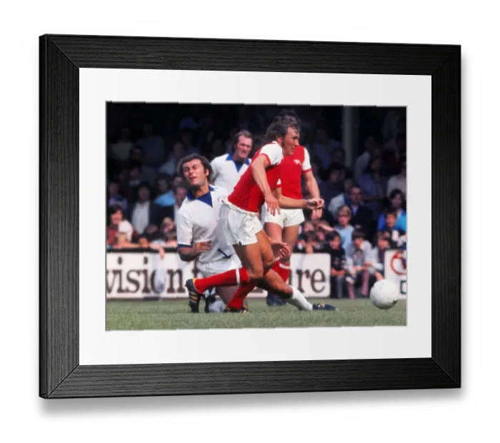 Framed Print : Arsenals Bob McNab and Leciesters Keith Weller Framed Print : Arsenals Bob McNab and Leciesters Keith Weller