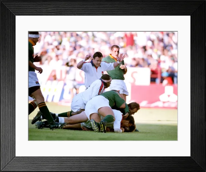 Framed Print : Ben Clarke scores for England against South Africa in 1994 Framed Print : Ben Clarke scores for England against South Africa in 1994