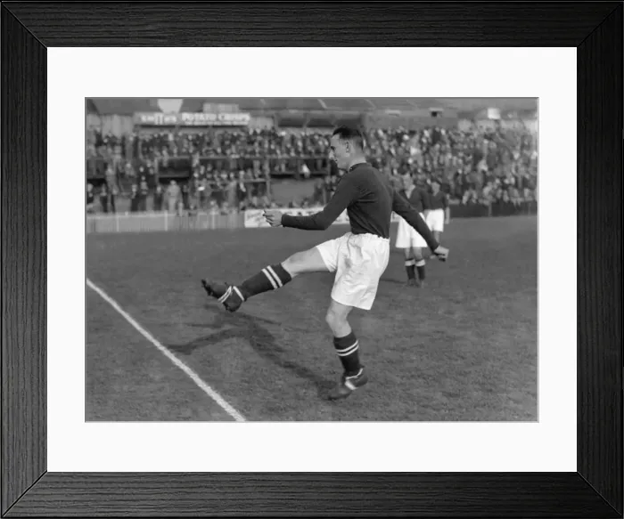 Framed Print : Leslie Smith - Millwall Framed Print : Leslie Smith - Millwall