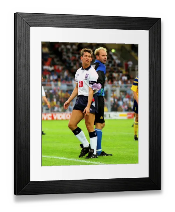 Framed Print : England captain Gary Lineker and Sweden goalkeeper Thomas Ravelli - Euro 92 Framed Print : England captain Gary Lineker and Sweden goalkeeper Thomas Ravelli - Euro 92