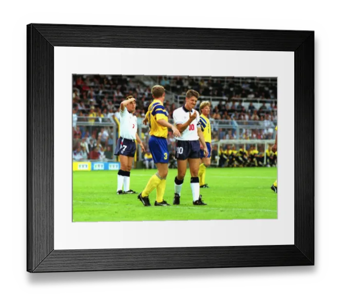 Framed Print : Englands Gary Lineker and David Platt - Euro 92 Framed Print : Englands Gary Lineker and David Platt - Euro 92