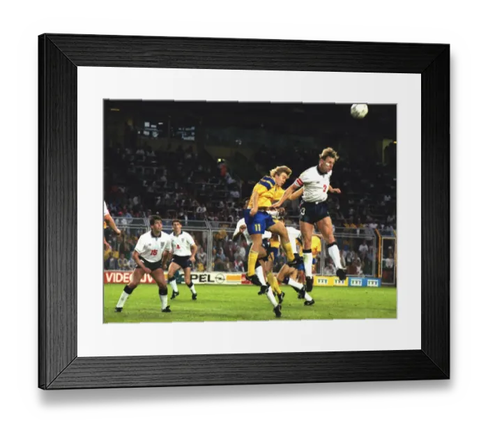 Framed Print : Englands Stuart Pearce - Euro 92 Framed Print : Englands Stuart Pearce - Euro 92