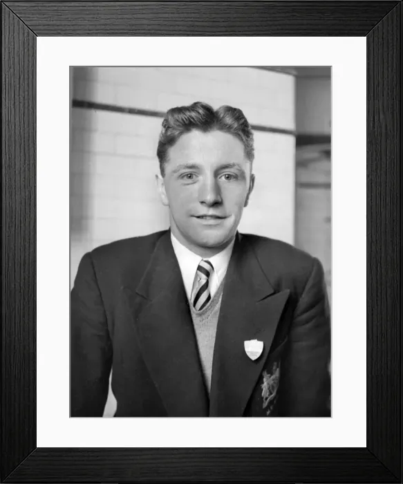 Framed Print : Roger Byrne - Manchester United Framed Print : Roger Byrne - Manchester United