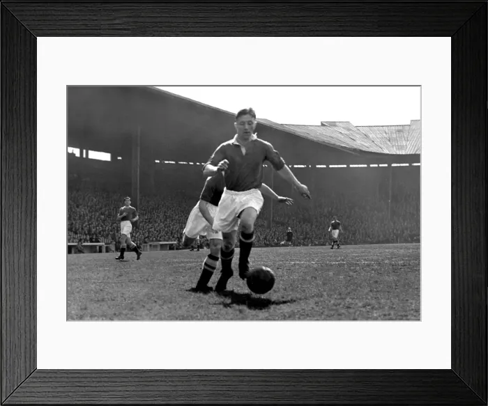 Framed Print : Roger Byrne - Manchester United Framed Print : Roger Byrne - Manchester United