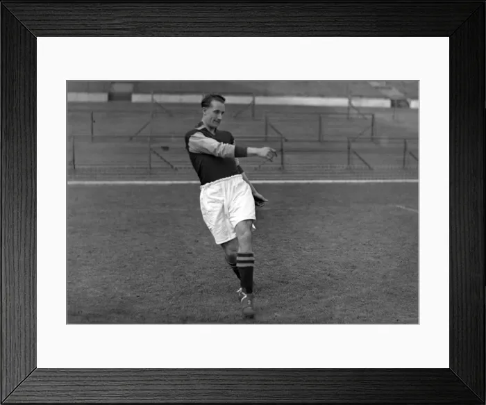 Framed Print : Con Martin - Aston Villa Framed Print : Con Martin - Aston Villa