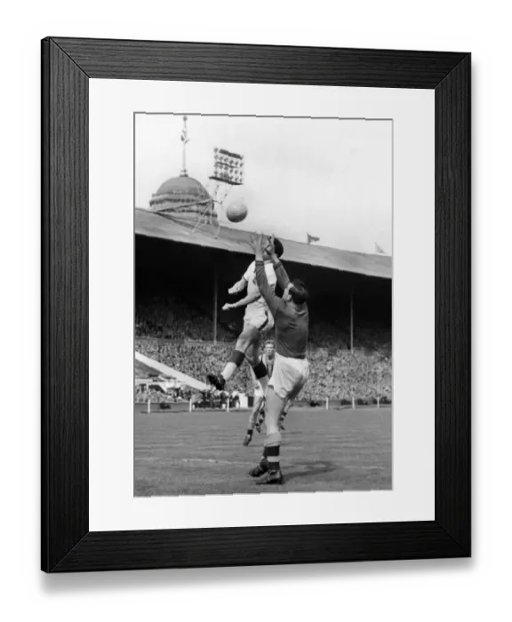 Framed Print : FA Cup Final: Man Utd 2 Aston Villa 1