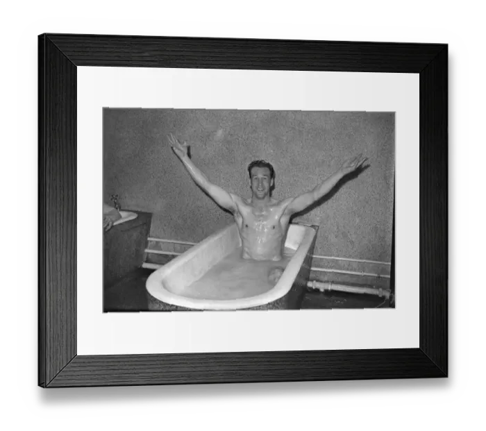 Framed Print : Villa goalscorer Peter McParland after the 1957 FA Cup Final Framed Print : Villa goalscorer Peter McParland after the 1957 FA Cup Final