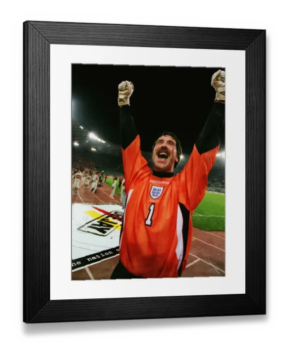 Framed Print : Englands David Seaman celebrates qualification to the 1998 World Cup Framed Print : Englands David Seaman celebrates qualification to the 1998 World Cup