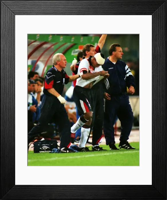 Framed Print : A bloodied Paul Ince during Englands famous draw with Italy in Rome in 1998