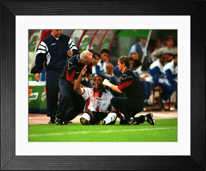 Framed Print : A bloodied Paul Ince during Englands famous draw with Italy in Rome in 1998