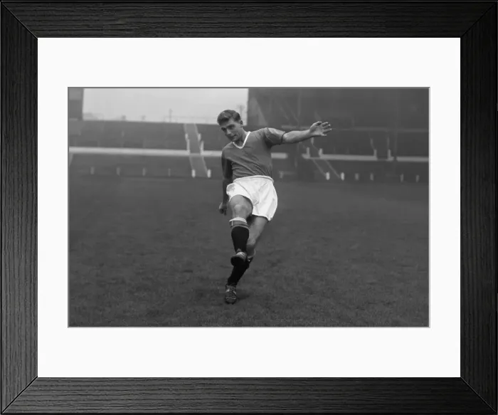 Framed Print : Duncan Edwards - Manchester United Framed Print : Duncan Edwards - Manchester United