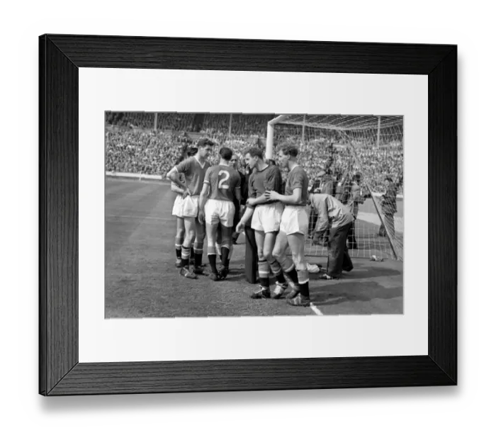 Framed Print : Manchester United goalkeeper Harry Gregg is helped to his feet after his collison with Nat Lofthouse in the 1958 FA Cup Final Framed Print : Manchester United goalkeeper Harry Gregg is helped to his feet after his collison with Nat Lofthouse in the 1958 FA Cup Final