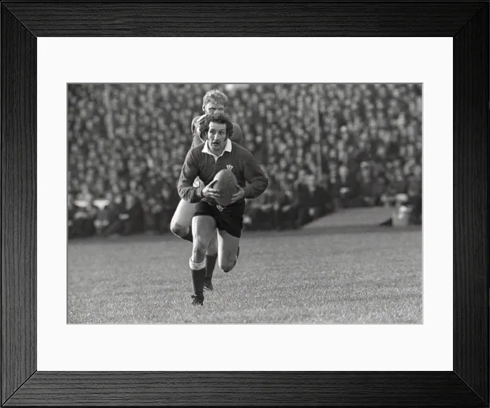 Framed Print : Wales Gareth Edwards - 1973 Five Nations
