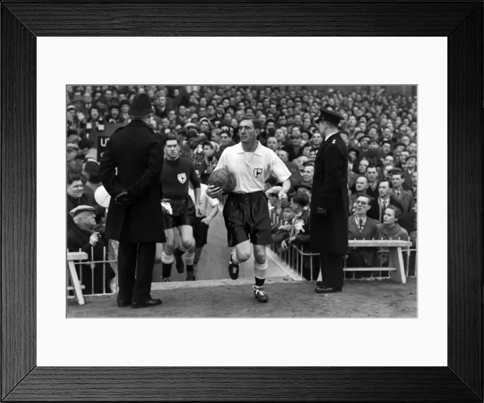 Framed Print : Danny Blanchflower - Tottenham Hotspur Framed Print : Danny Blanchflower - Tottenham Hotspur