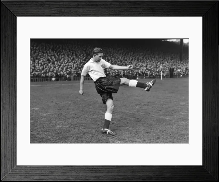 Framed Print : Danny Blanchflower - Tottenham Hotspur