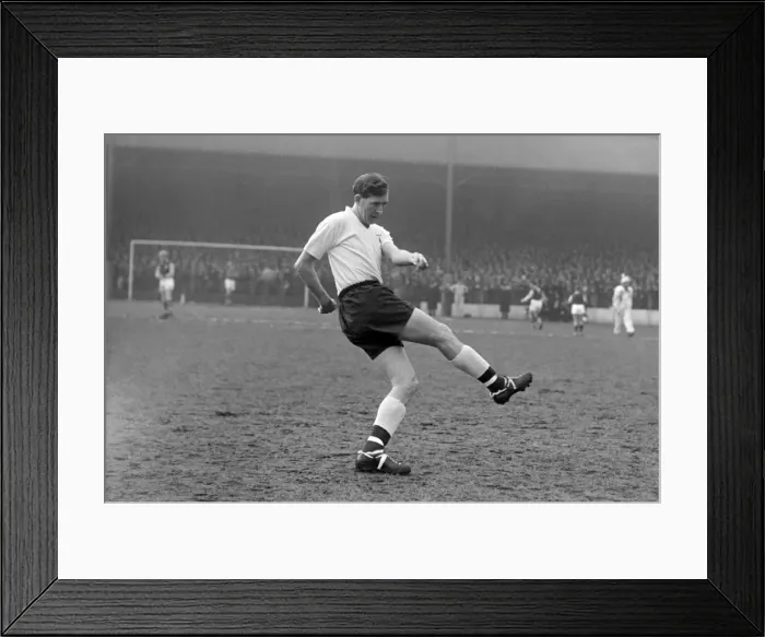 Framed Print : Danny Blanchflower - Tottenham Hotspur Framed Print : Danny Blanchflower - Tottenham Hotspur